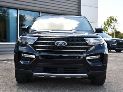 Used 2023 Ford Explorer XLT w/ Equipment Group 202A AWD/4WD image 9