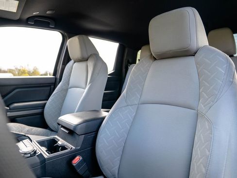 Used 2025 Toyota Tacoma SR5 AWD/4WD image 6