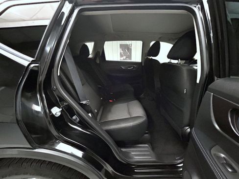 Used 2019 Nissan Rogue SV w/ Sun & Sound Touring Package AWD/4WD image 18