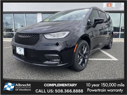 New 2026 Chrysler Pacifica Limited w/ S Appearance Package