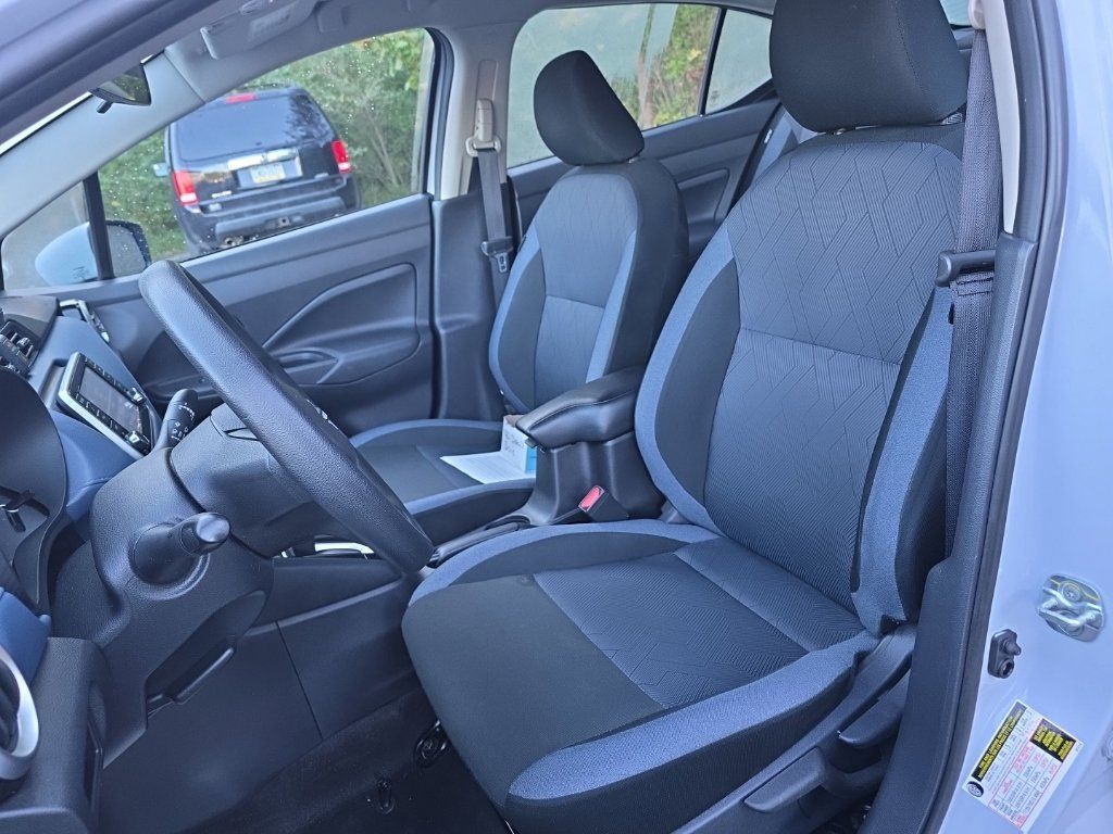 Used 2025 Nissan Versa SV FWD image 11