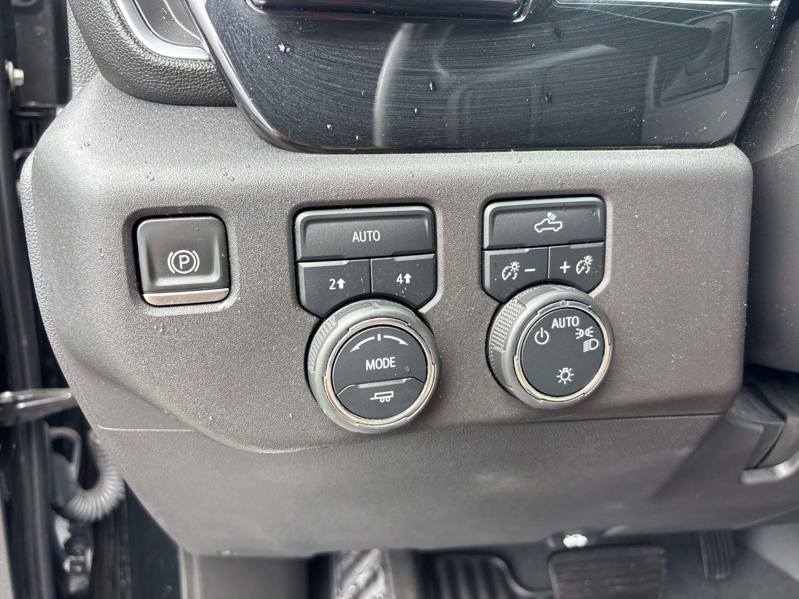 Used 2023 Chevrolet Silverado 1500 LT AWD/4WD image 17