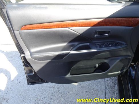 Used 2015 Mitsubishi Outlander GT AWD/4WD image 26