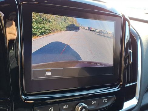 Used 2023 Chevrolet Traverse LT image 13