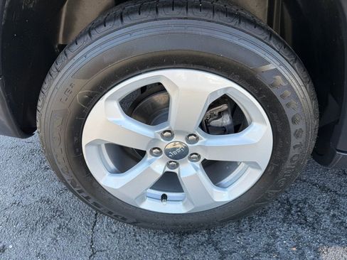 Used 2021 Jeep Compass Latitude FWD image 28