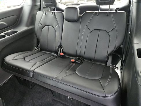 New 2026 Chrysler Pacifica Select image 27