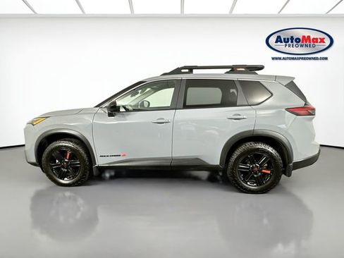 Used 2025 Nissan Rogue SV AWD/4WD image 8