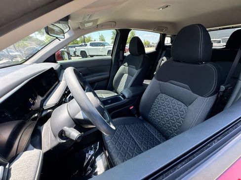 Used 2025 Nissan Kicks SV AWD/4WD image 10