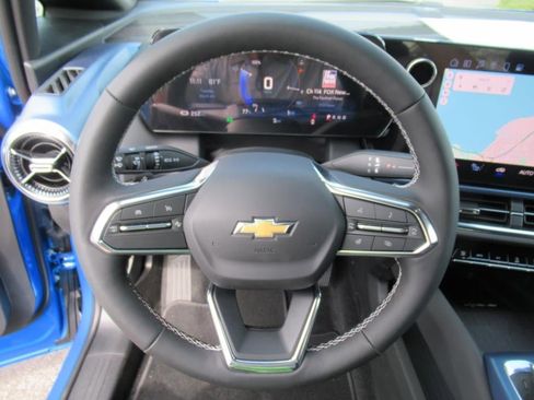 New 2025 Chevrolet Equinox EV LT w/ Convenience Package image 17