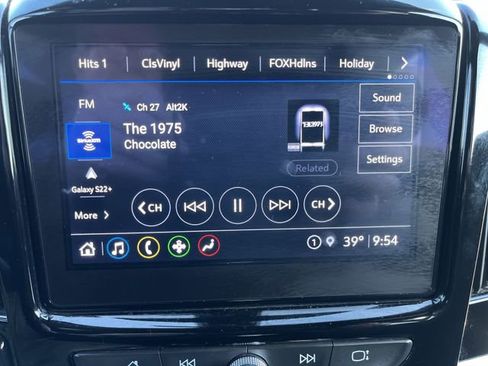 Used 2023 Chevrolet Traverse LT image 14