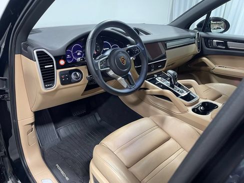 Used 2023 Porsche Cayenne AWD/4WD image 19