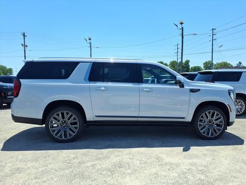 New 2026 GMC Yukon XL Denali Ultimate image 8