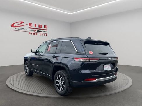 Used 2024 Jeep Grand Cherokee Limited AWD/4WD image 3