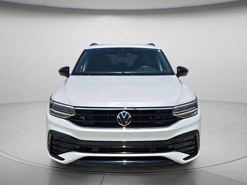 Used 2022 Volkswagen Tiguan SE R-Line FWD image 4