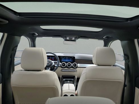 Used 2026 Mercedes-Benz GLB 250 image 8