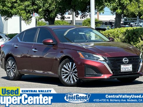 Certified 2023 Nissan Altima 2.5 SV w/ SV Premium Package FWD image 1