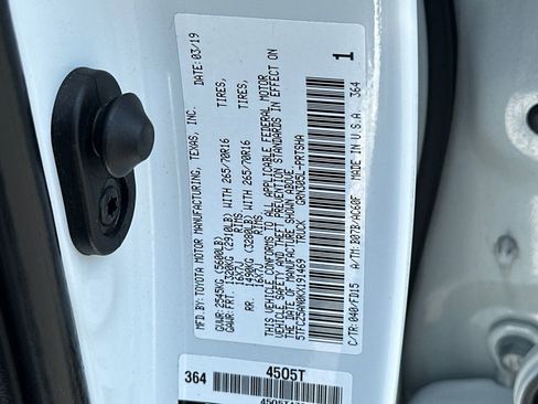 Used 2019 Toyota Tacoma TRD Off-Road AWD/4WD image 32