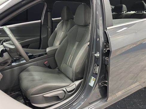 Used 2024 Hyundai Elantra SEL w/ Convenience Package FWD image 9