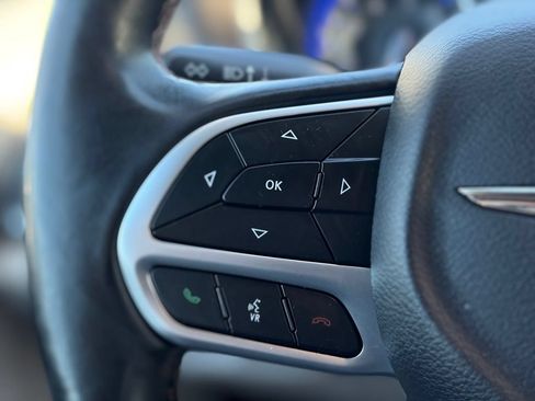 Used 2018 Chrysler Pacifica Touring-L Plus FWD image 28