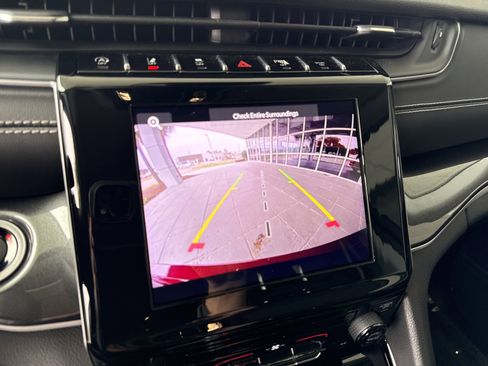 Used 2023 Jeep Grand Cherokee Limited image 23