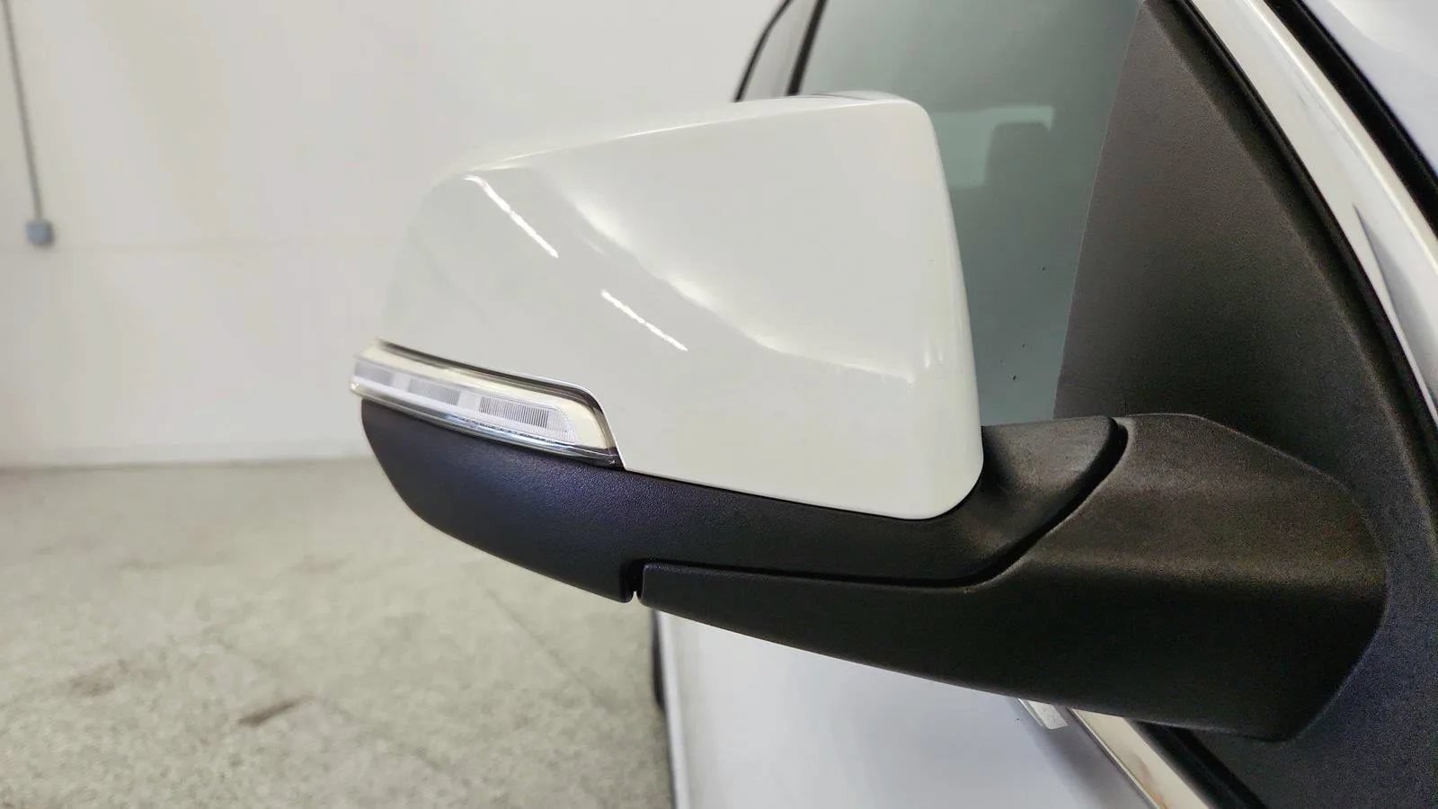 Used 2022 GMC Acadia SLE FWD image 36