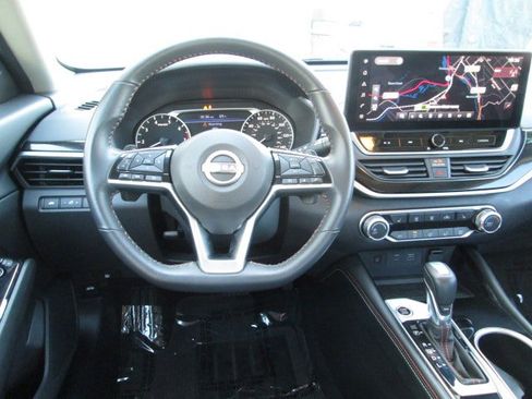 Used 2024 Nissan Altima 2.5 SR w/ SR Premium Package image 15