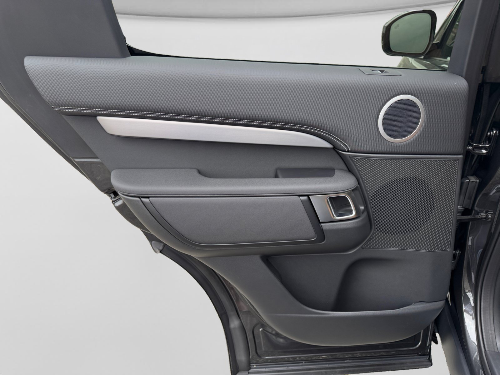 New 2026 Land Rover Discovery Dynamic SE AWD/4WD image 17