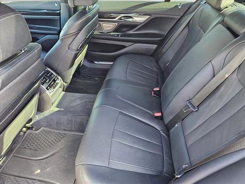 Used 2022 BMW 740i w/ M Sport Package image 18