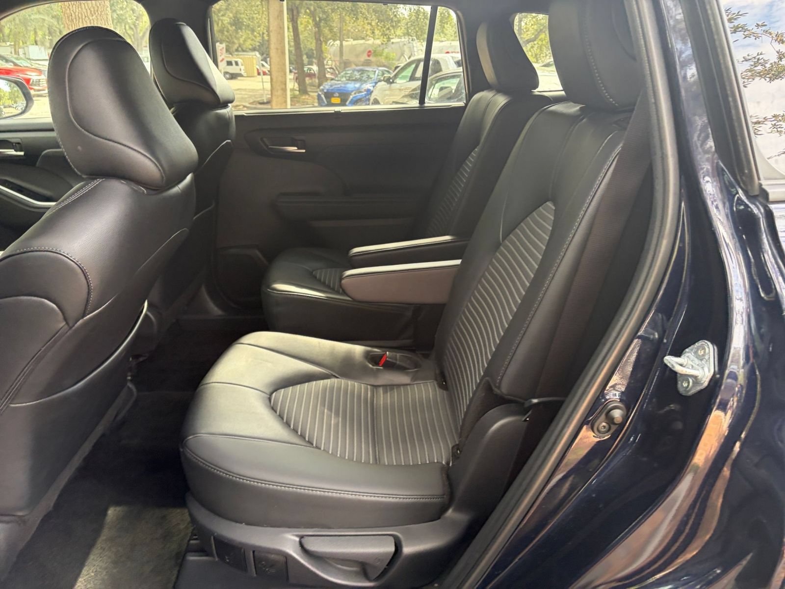 Used 2025 Toyota Highlander XSE AWD/4WD image 40
