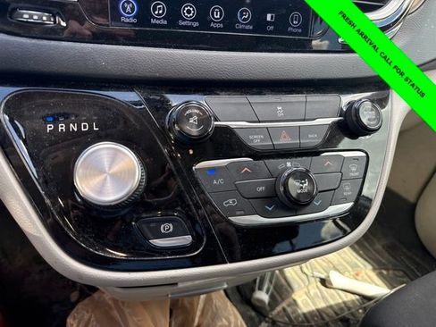 Used 2017 Chrysler Pacifica Touring FWD image 32