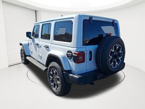 Used 2024 Jeep Wrangler Sahara w/ Technology Group image 8