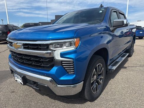 Used 2022 Chevrolet Silverado 1500 LT AWD/4WD image 3