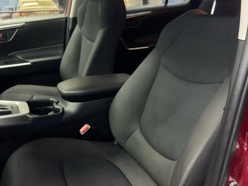 Used 2020 Toyota RAV4 LE image 8