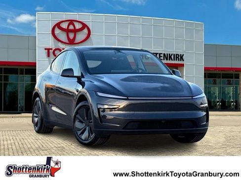 Used 2026 Tesla Model Y 2WD image 1