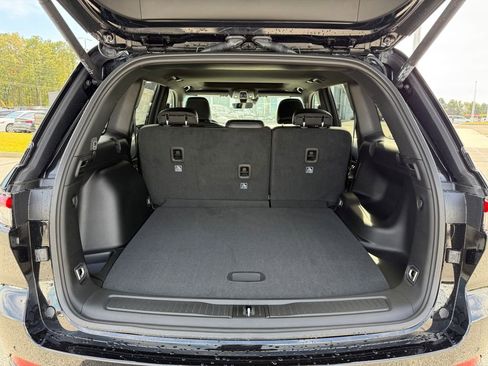 New 2025 Jeep Grand Cherokee Altitude image 23