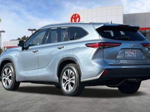 Certified 2021 Toyota Highlander XLE image 9