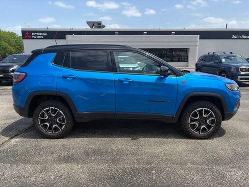 Used 2025 Jeep Compass Trailhawk AWD/4WD image 7