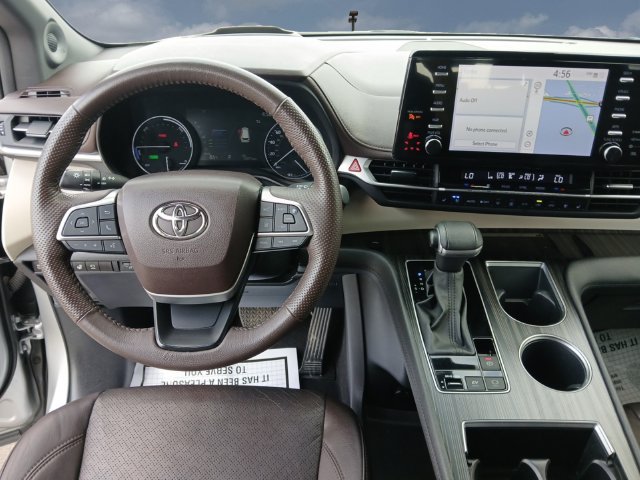 Used 2024 Toyota Sienna Platinum FWD image 10