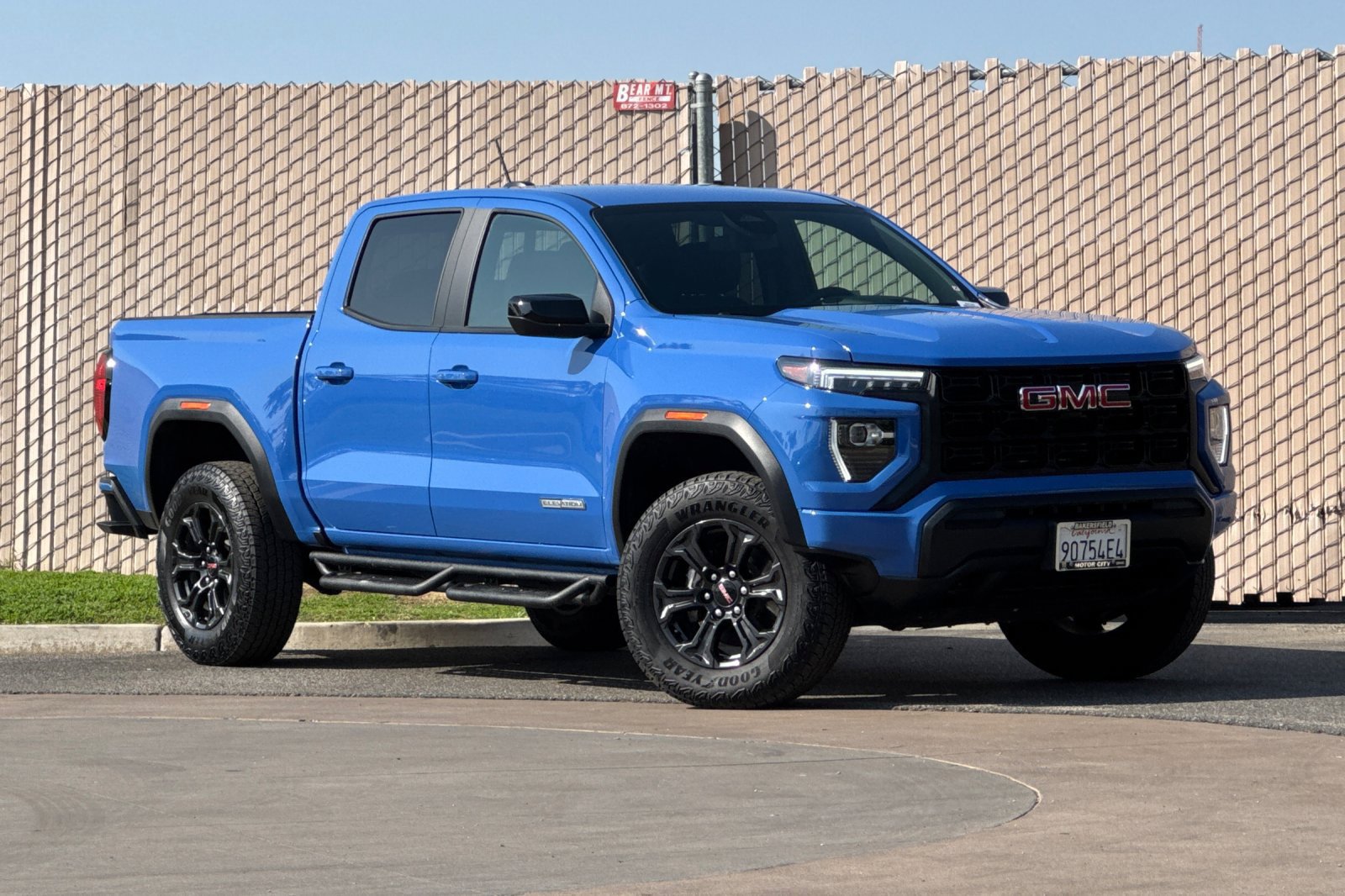 Used 2025 GMC Canyon Elevation RWD image 2