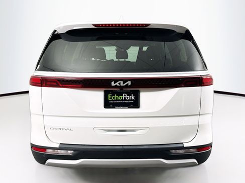 Used 2024 Kia Carnival LX image 7