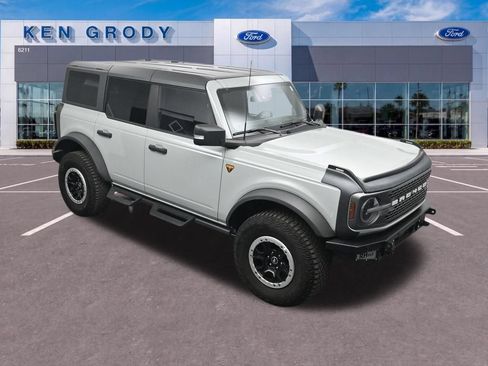 Used 2023 Ford Bronco Badlands AWD/4WD image 12