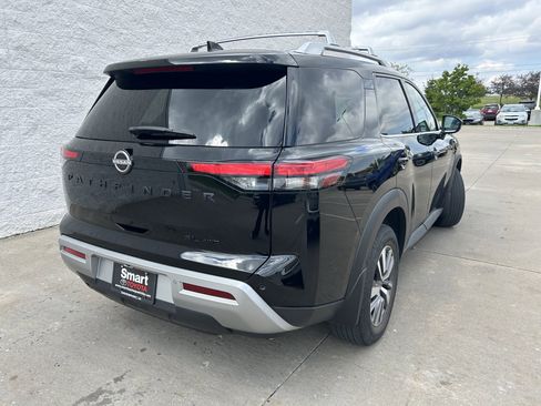 Used 2023 Nissan Pathfinder SL w/ Black Appearance Package AWD/4WD image 6