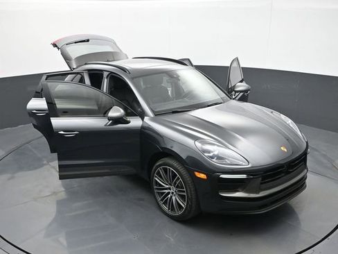 Certified 2025 Porsche Macan Turbo AWD/4WD image 33