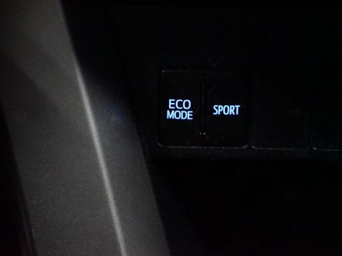 Used 2018 Toyota RAV4 XLE FWD image 21