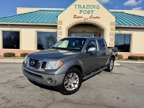 Used 2019 Nissan Frontier SL image 2