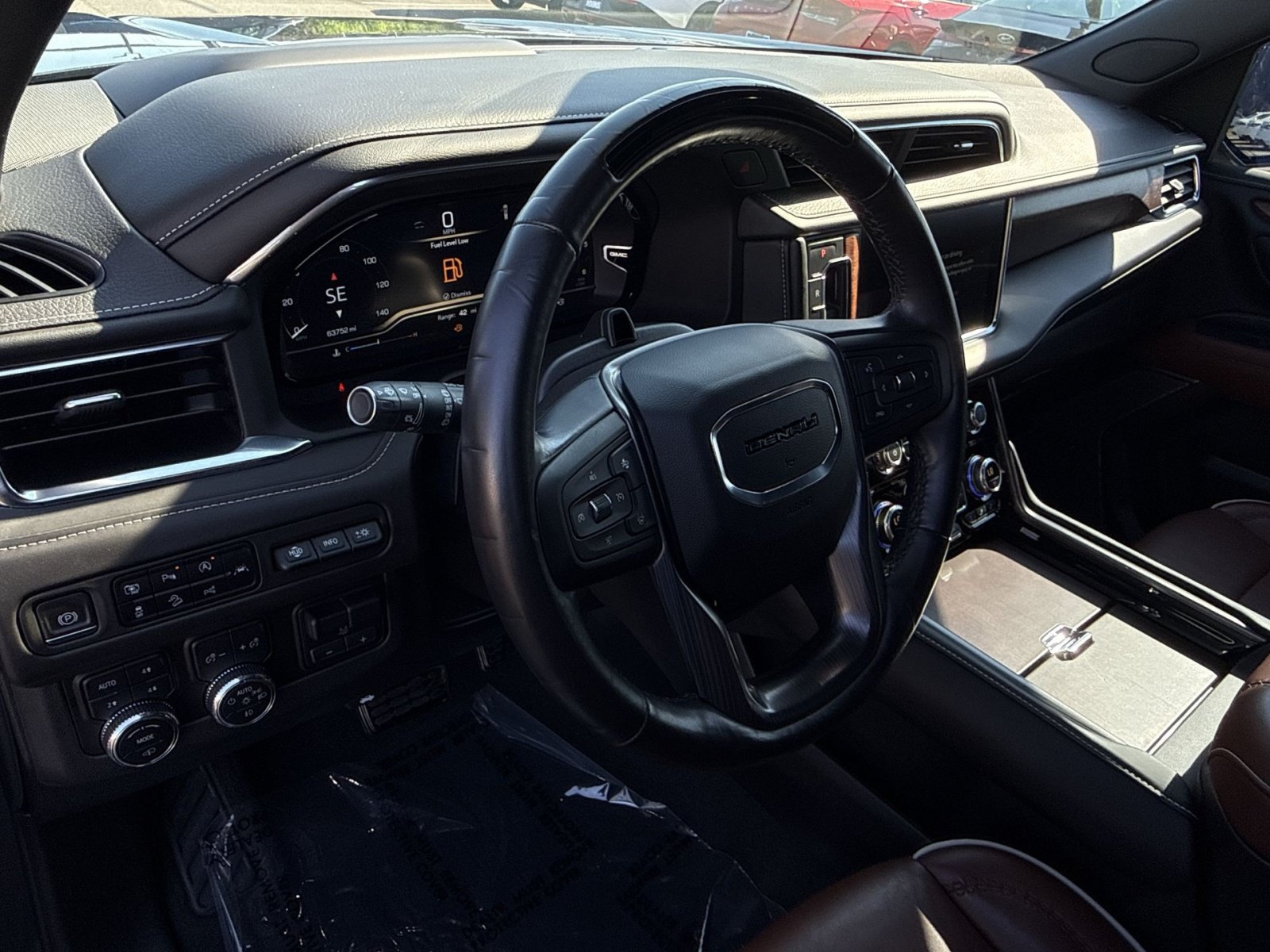 Used 2024 GMC Yukon XL Denali Ultimate AWD/4WD image 16