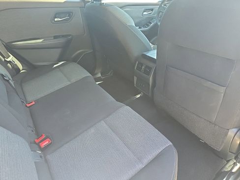 Used 2022 Nissan Rogue SV image 17