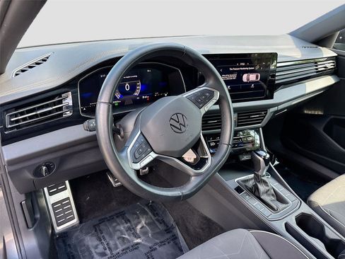 Used 2025 Volkswagen Jetta Sport FWD image 9