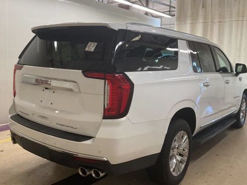 Used 2022 GMC Yukon XL Denali AWD/4WD image 3