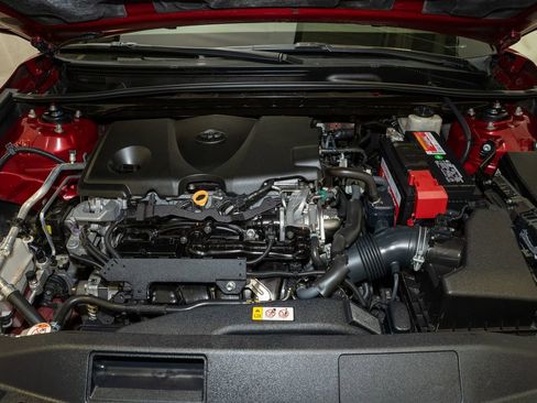 Used 2018 Toyota Camry XLE image 18